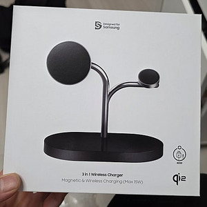 삼성 Qi2 맥세이프 충전기 3 in1 GP-PWU024WIABK 팝니다.