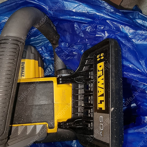 Dewalt dcm575n 20인치 전기톱 디월트 판매 합니다