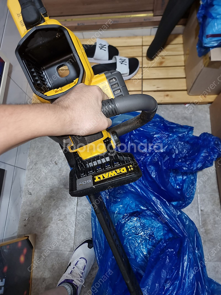 Dewalt dcm575n 20인치 전기톱 디월트 판매 합니다--4