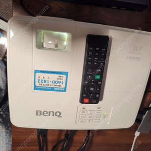[팝니다] 상태 좋은 벤큐 프로젝터 Benq MW526 3200안시/13000:1/WXGA