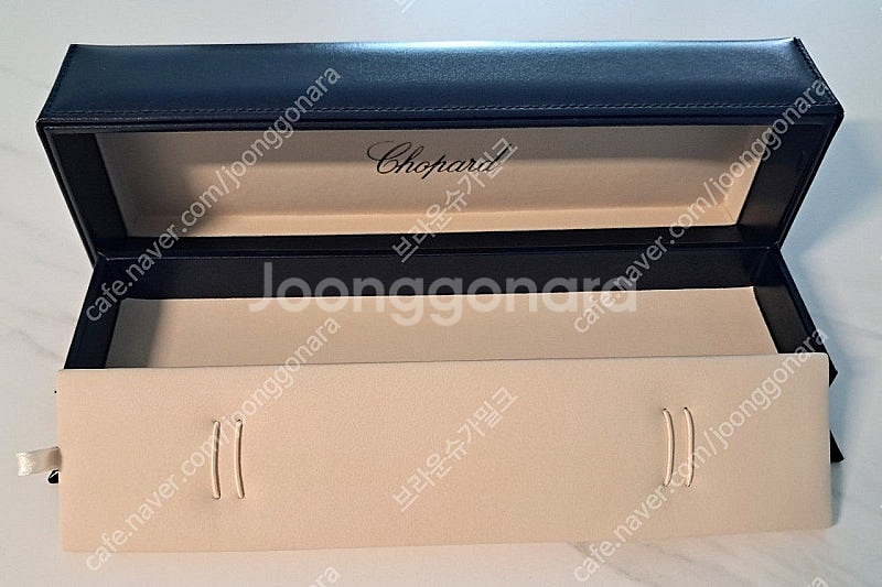 쇼파드 시계케이스 팔찌 겸용 박스팝니다--5