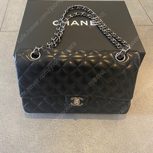 샤넬 클래식 미듐 은장 블랙