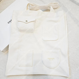 샤넬 뷰티 화이트 에코백 가방