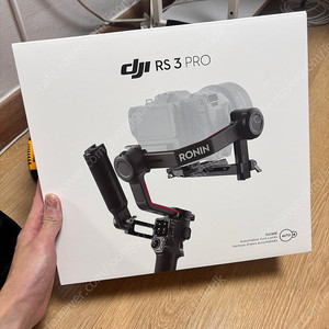 (새제품이지만, 일요일날 실내 촬영 할 예정) DJI RS3 Pro Combo(로닌3 프로 콤보) 판매합니다.