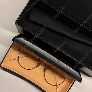 젠틀몬스터 요나 031 안경테 (BK/GD)