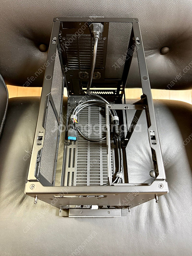 ITX케이스 Ncase M1 v6.1 실버 판매--3