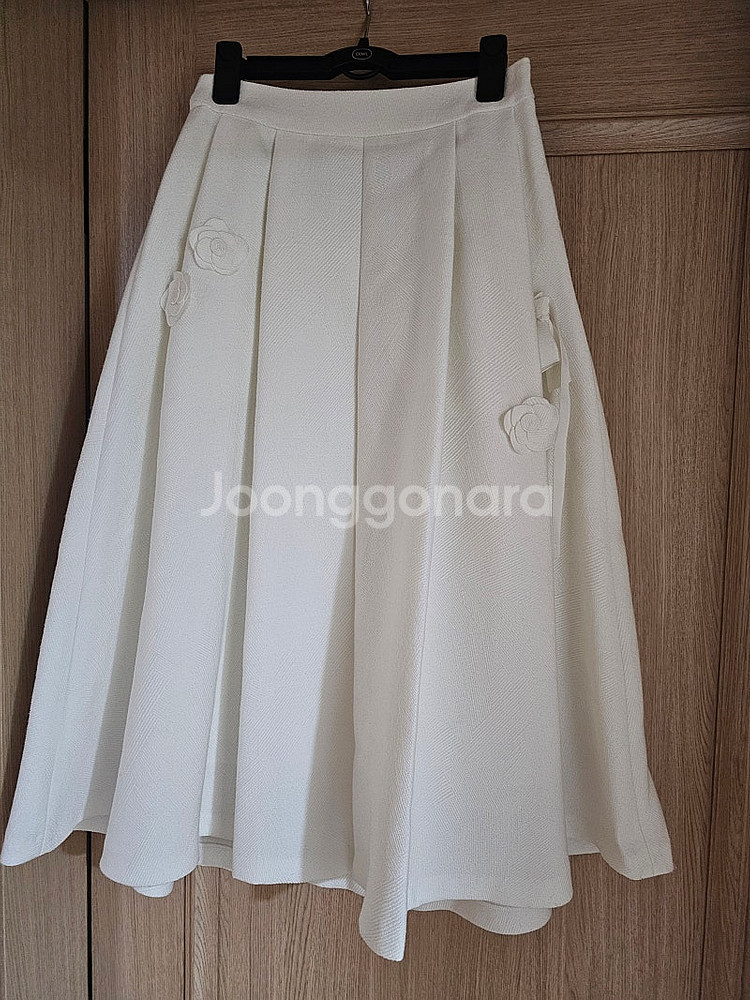 듀엘(DEWL) 플라워 장식 플레어 스커트 55--1