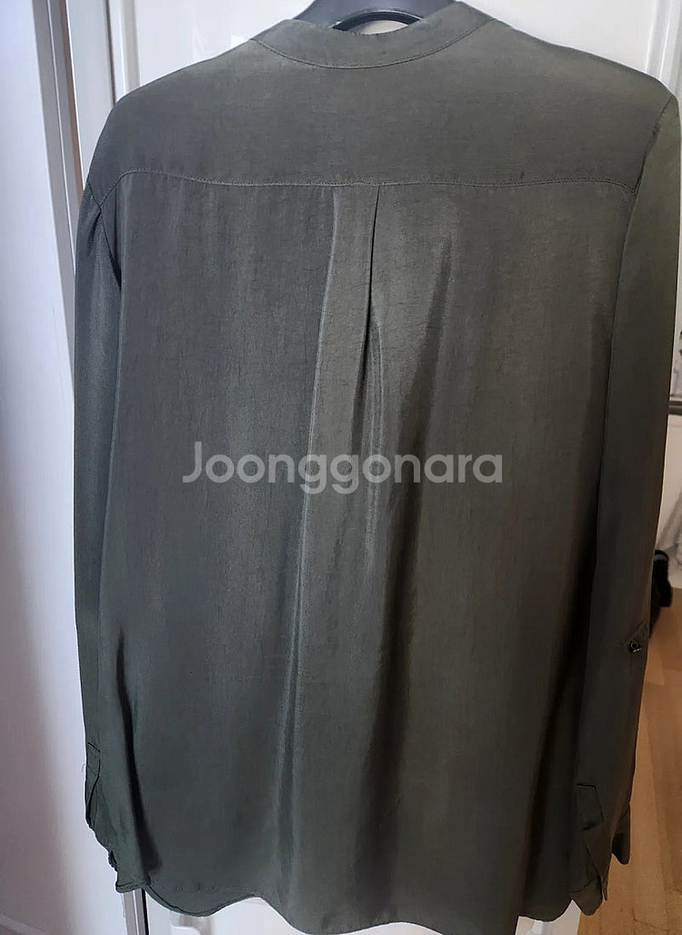 자라 ZARA 카키색 블라우스 S사이즈--1