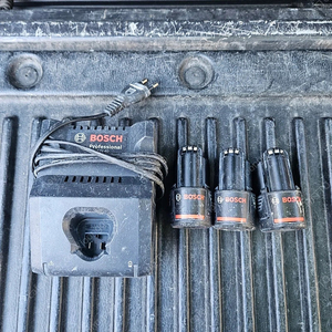 보쉬 12v 2ah 배터리3개+충전기 일괄