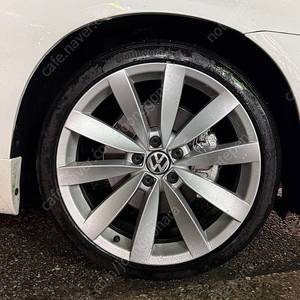 폭스바겐 정품 루가노 19인치휠 + 콘티넨탈 DWS06+ 슈퍼올웨더 타이어 (트레드100%) 판매합니다.