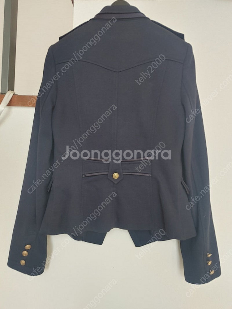 핏이 이쁜 금장단추 자켓--1