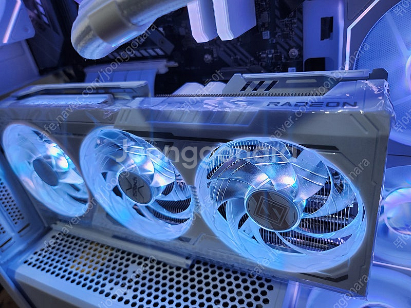 ASRock RX 9070 XT 스틸레전드 화이트--1