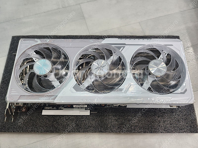ASRock RX 9070 XT 스틸레전드 화이트--2