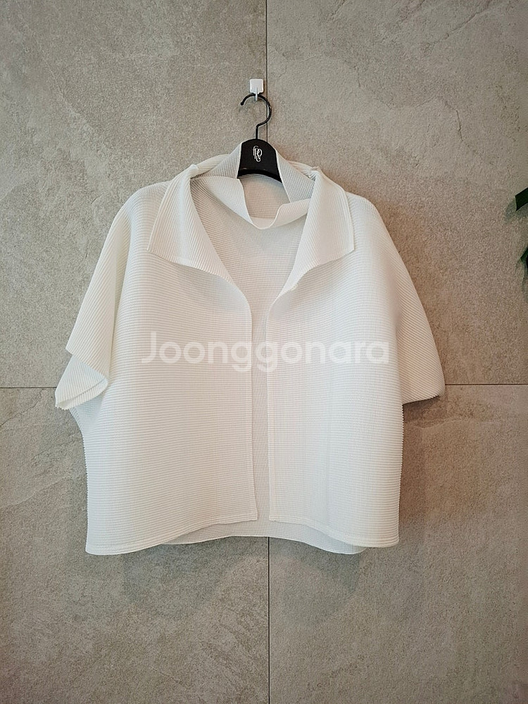 이세이미야케 미 스퀘어 스트레치 탑. 가디건 세트 화이...--9