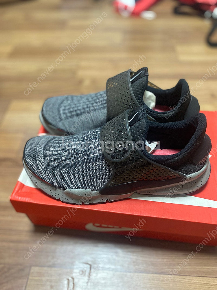 나이키 삭다트 SE 프리미엄 859553-001--1