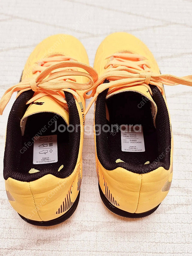 푸마 PUMA 키즈 축구화 풋살화 200mm 판매합니다--1