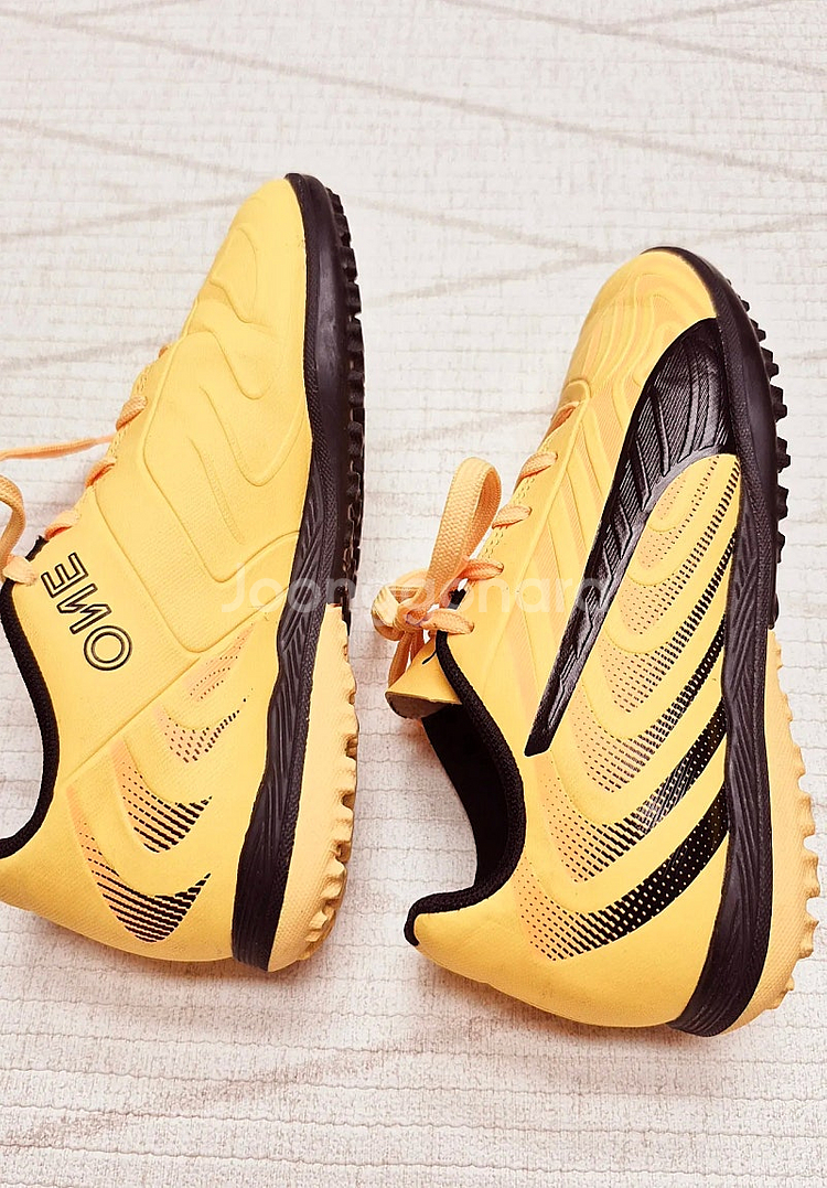 푸마 PUMA 키즈 축구화 풋살화 200mm 판매합니다--2