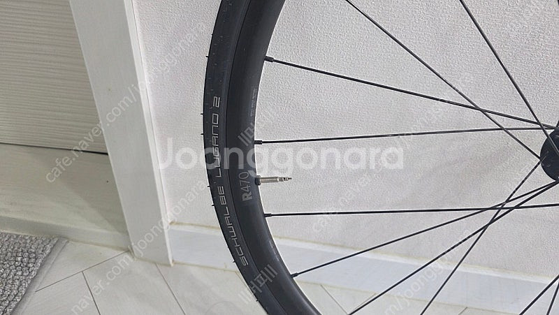 DT swiss R470 휠셋 타튜포함 판매합니다--2