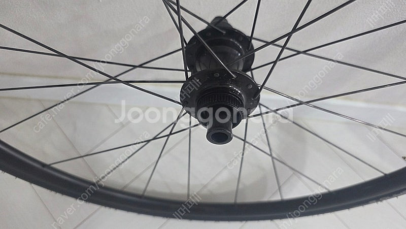 DT swiss R470 휠셋 타튜포함 판매합니다--5