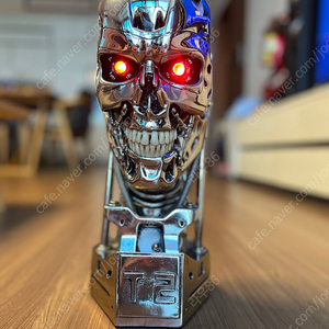 (가격 인하)T-800 터미네이터 1:1 사이즈 버스트Terminator Endoskeleton 팝니다
