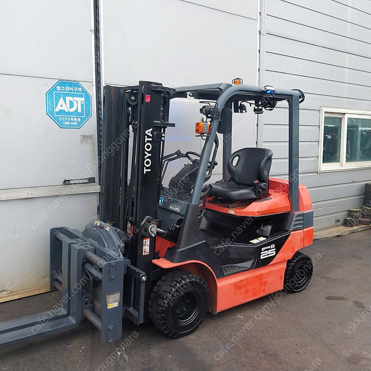 [회전포크]도요타 전동지게차 2.5톤 자동발 양개식 장착 8FB25[신차수준]전기 이미지