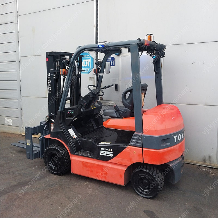 [회전포크]도요타 전동지게차 2.5톤 자동발 양개식 장착 8FB25[신차수준]전기 이미지
