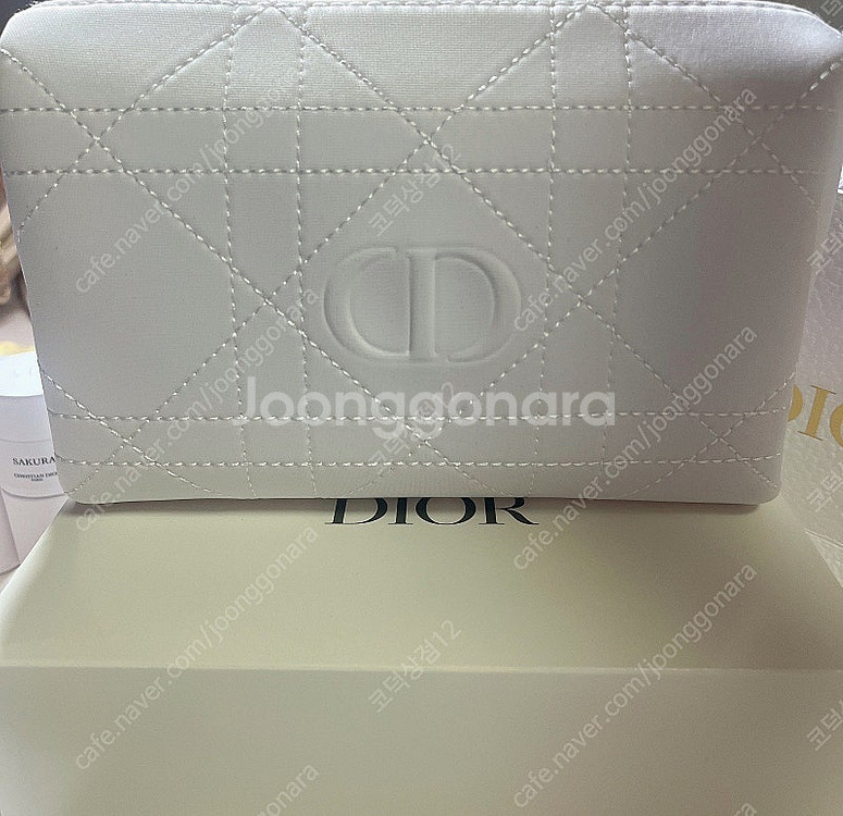 디올 화이트 까나쥬 파우치--3