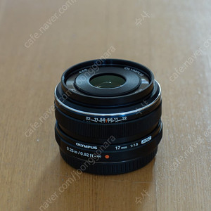 올림푸스 M.ZUIKO DIGITAL 17mm F1.8 렌즈 팝니다.