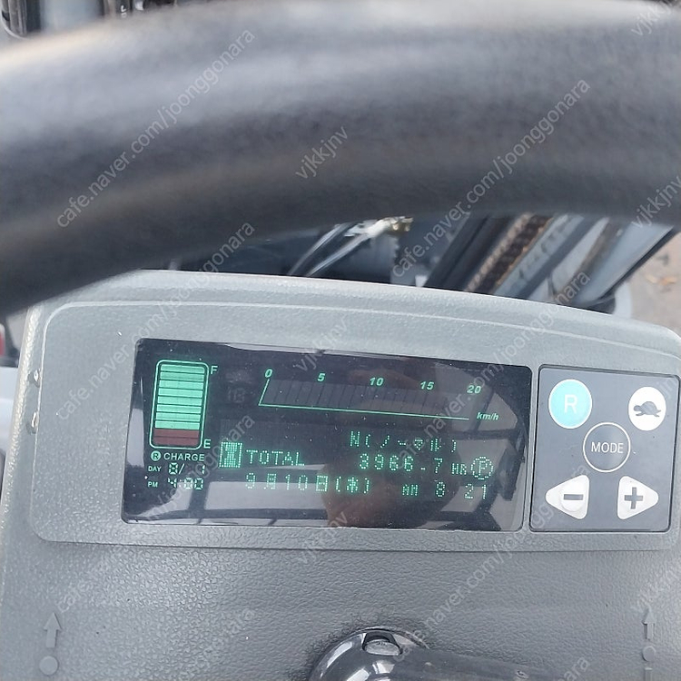 니찌유 전동지게차 2.5톤 2단 4300MM 페이퍼롤크램프장착 3900시간 중고 이미지