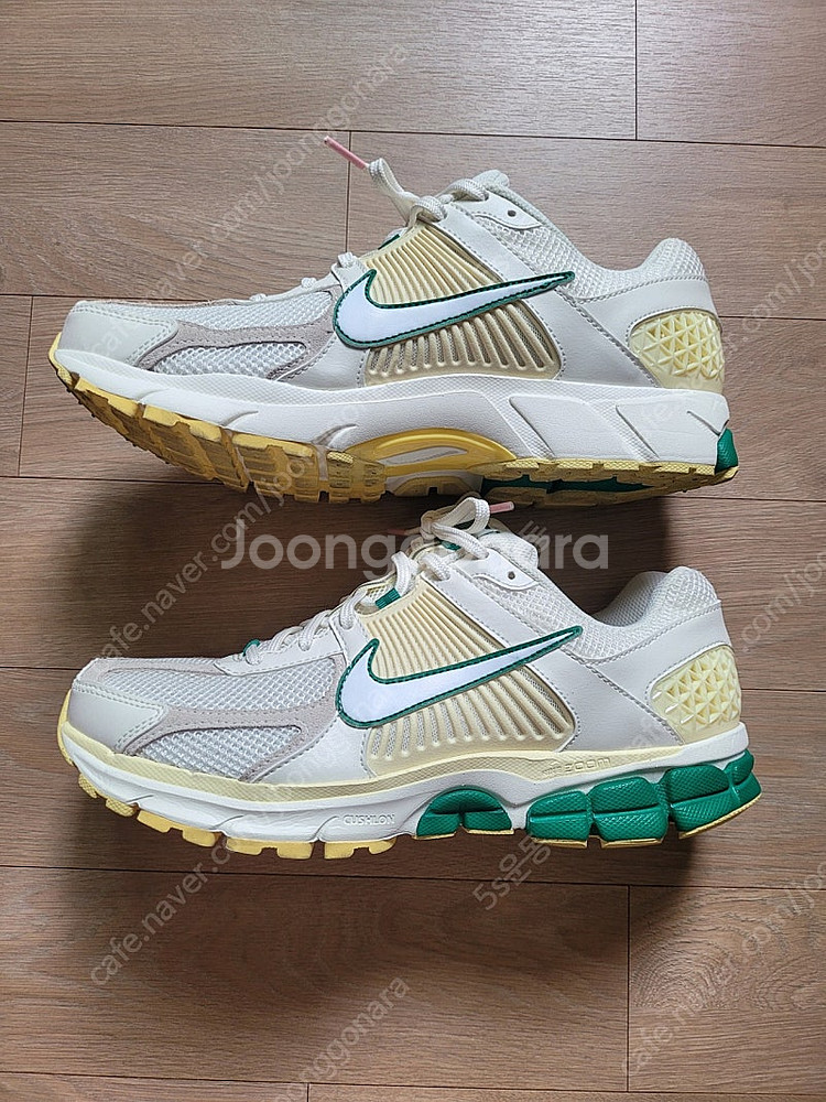 // 나이키 런닝화 줌 보메로 5 새제품급 285 //--1