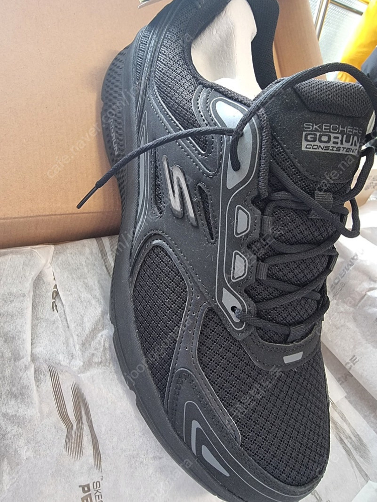 스케쳐스 고런운동화 새제품 300사이즈 팝니다.--0