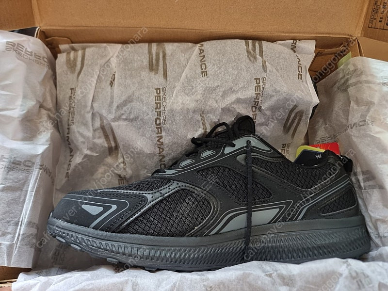스케쳐스 고런운동화 새제품 300사이즈 팝니다.--2
