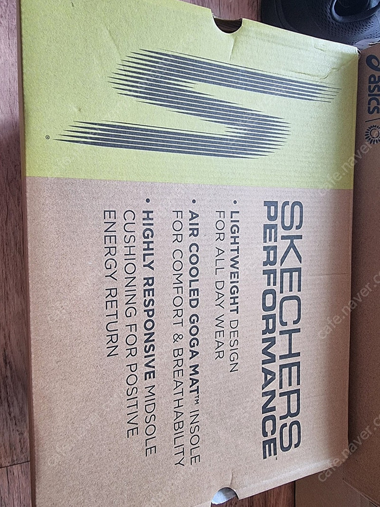 스케쳐스 고런운동화 새제품 300사이즈 팝니다.--6