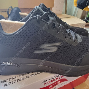 스케쳐스 아치핏 운동화 실사이즈295(4e) 새상품 팝니다.