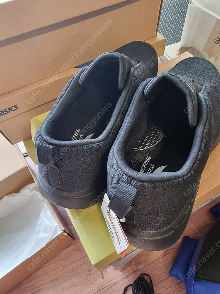 스케쳐스 아치핏 295 올블랙 새제품 팝니다.--2