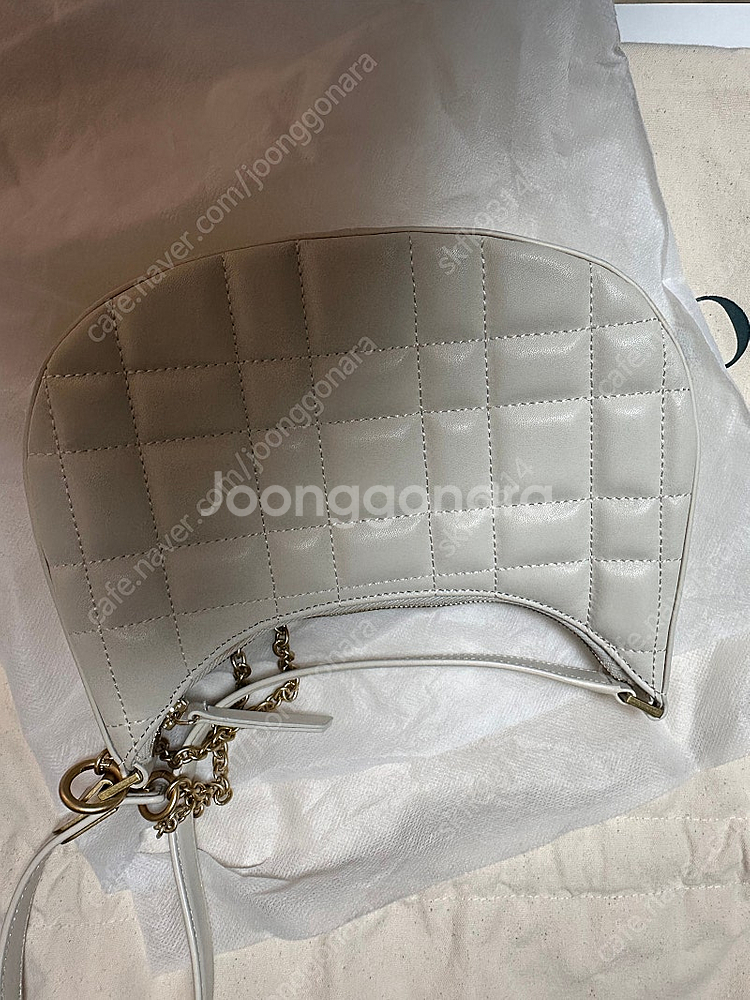 오스트카카 크누트 호보 퀄팅 아이보리백 미니--5