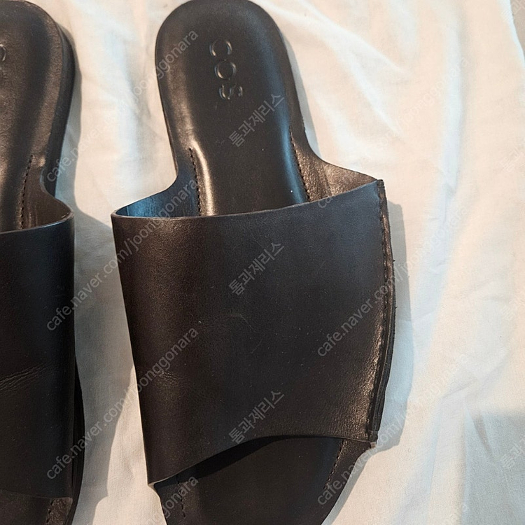 COS코스 남자 레더 슬라이더 이미지