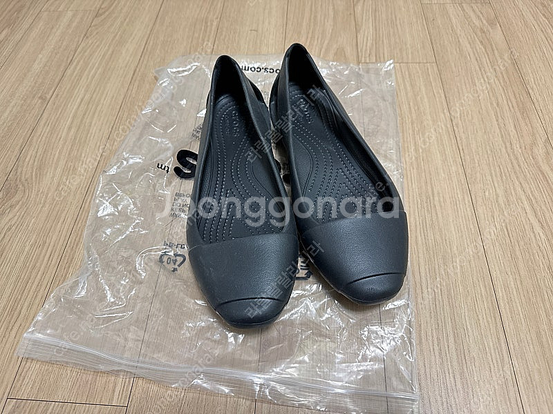 크록스 여성 플랫슈즈 w8 250mm--0
