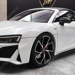 1:18 다이캐스트 켕파이 r8 스파이더 화이트