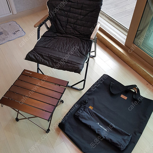 아베나키 테이블이랑 의자