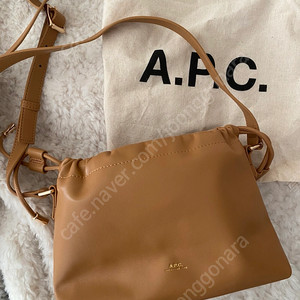 A.P.C. 니논 미니 크로스백