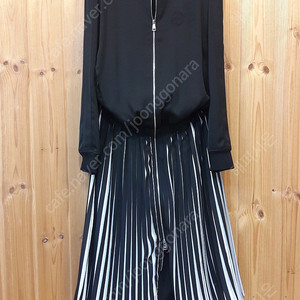 *칼라거펠트 생기욤 시그니처 원피스