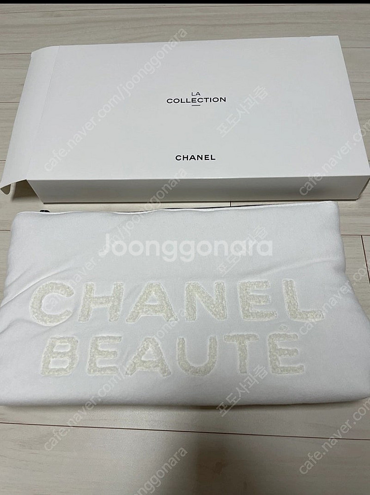 샤넬 화이트 파우치(택포 15000원)--0
