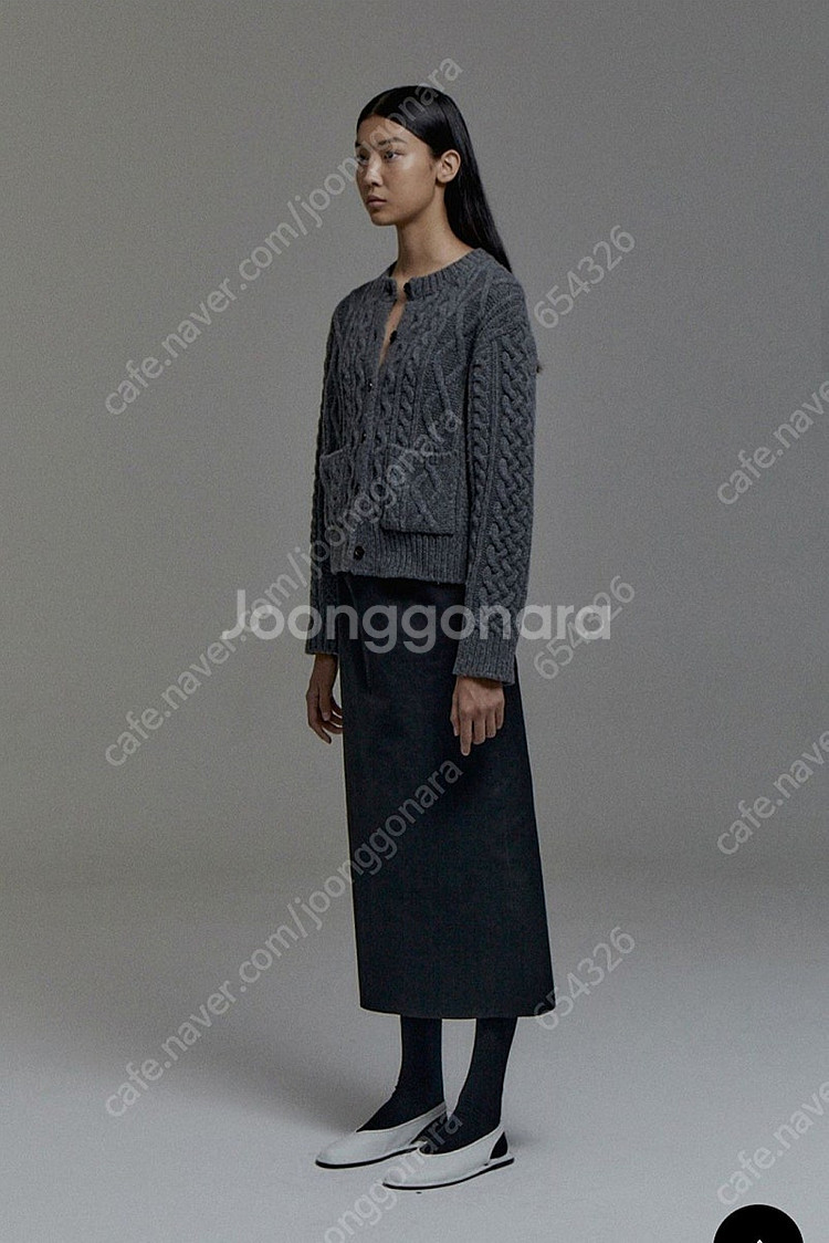 [새 제품]더 라이 케이블 라운드 가디건(차콜)--4