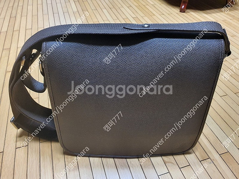 루이비통 타이가 크로스--0