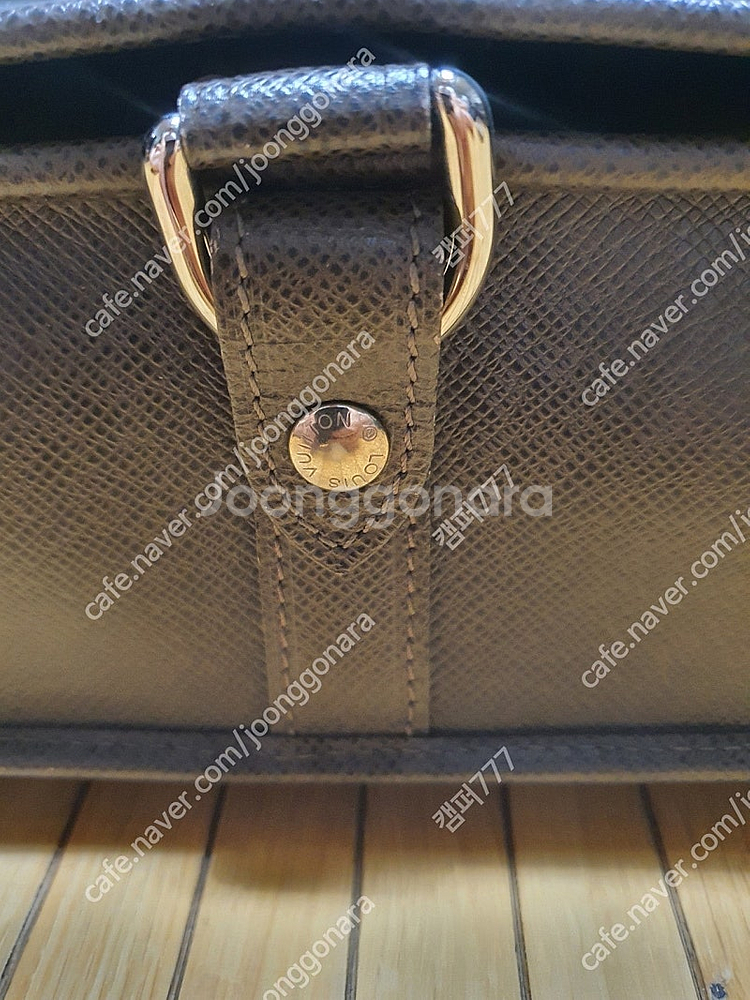 루이비통 타이가 크로스--3