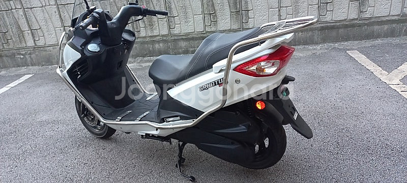 (부산)그란투스125 22년식 화이트 S급--4