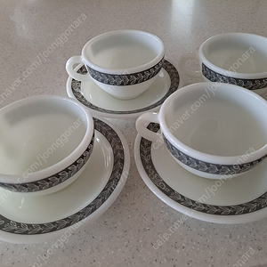 파이렉스 그레이 월계수 찻잔