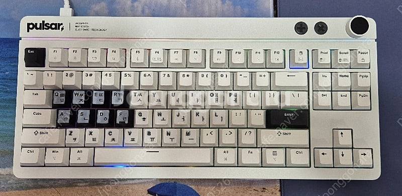 펄사 XBOARD QS 화이트 기계식 커스텀 키보드--1