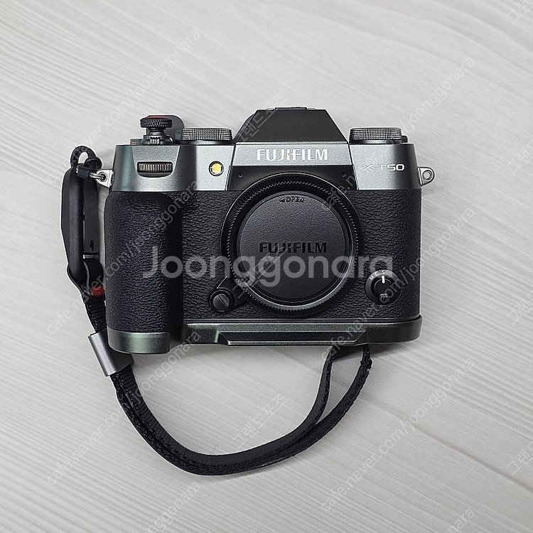 x-t50, 27mm f2.8, 23mm f2, 18-55 f2.8-4, 18-300 f3.5-6.3--1